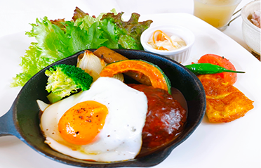 自家製デミグラスハンバーグ